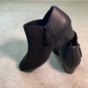 NEVER WORN Old Navy Black Bootie w/ 1 inch heel